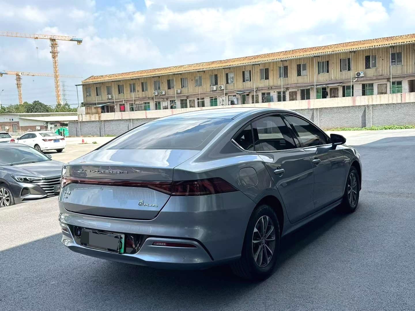 BYD Qin Plus DM-i 8