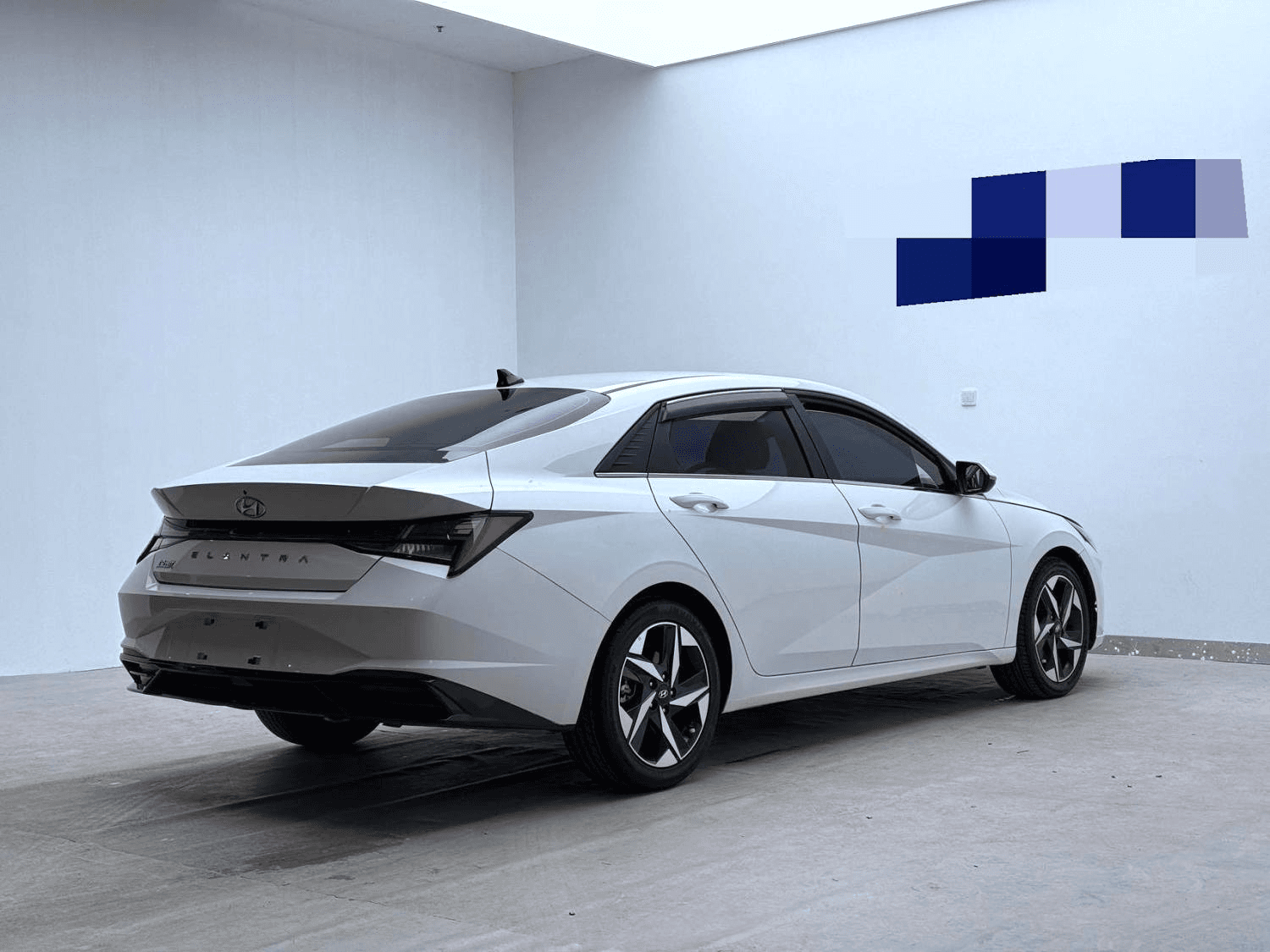 Hyundai Elantra 5